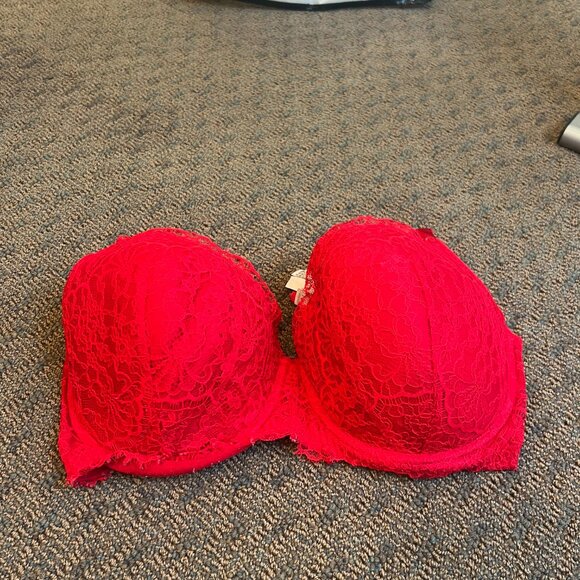 Red Bra - Picture 4 of 9